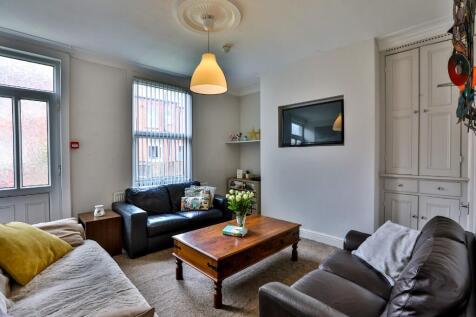 5 bedroom terraced house for sale