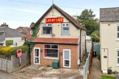 London Road, Berkshire RG40 3 bed detached house for sale