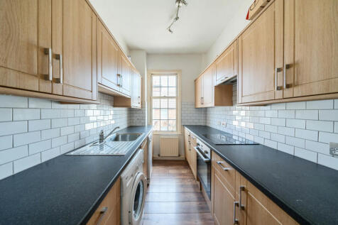 Holmesdale Road, Surrey RH2 1 bed apartment for sale