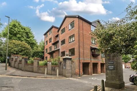 Romanby Court, REDHILL RH1 3 bed apartment for sale
