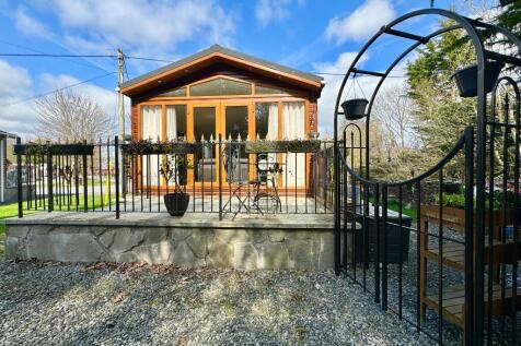 2 bedroom lodge for sale