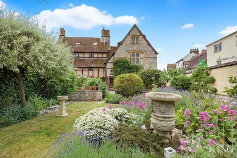 5 bedroom semi-detached house for sale