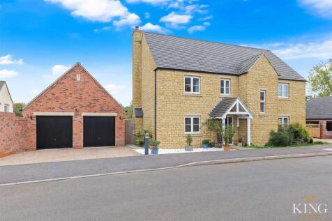 Averis Way, Tredington... 5 bed detached house for sale