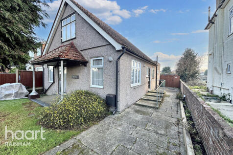 Upminster Road North, Rainham, RM13 9SA 3 bed detached house for sale