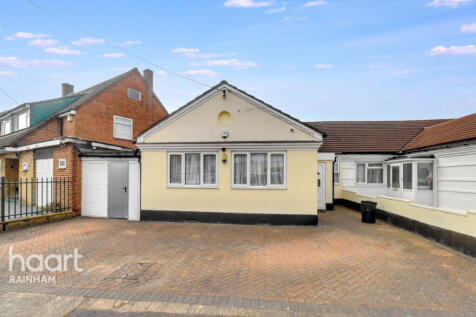 Stanley Road North, Rainham, RM13 8AX 3 bed semi