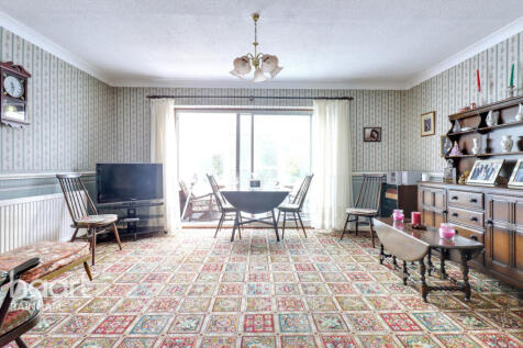 Frederick Road, Rainham 3 bed end of terrace house for sale