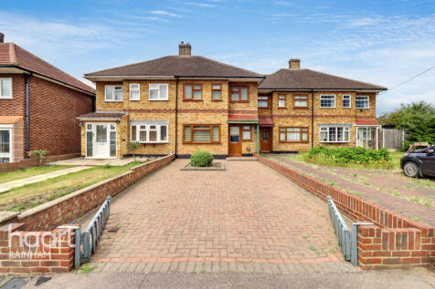 Philip Road, Rainham 3 bed terraced house for sale
