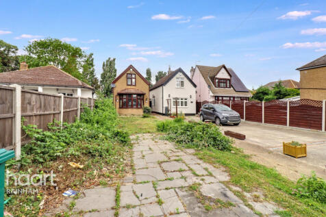 Lambs Lane South, Rainham, RM13 9XH 3 bed detached house for sale