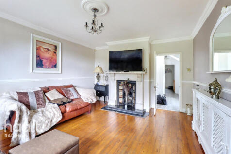 Lambs Lane South, Rainham, RM13 9XH 3 bed detached house for sale