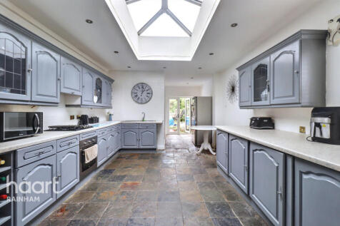 Lambs Lane South, Rainham, RM13 9XH 3 bed detached house for sale