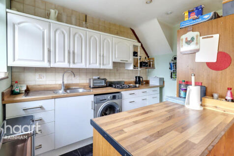 Upminster Road South, Rainham, RM13 9BE 2 bed terraced house for sale