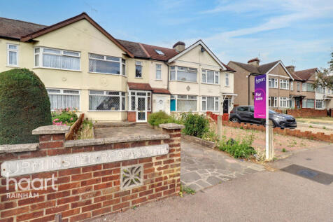 Upminster Road South, Rainham 2 bed terraced house for sale