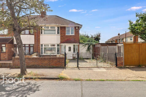 Simpson Road, Rainham, RM13 7LB 3 bed semi