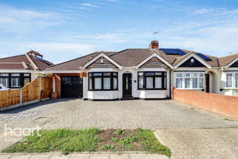 4 bedroom semi-detached bungalow for sale
