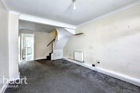 Upminster Road South, Rainham, RM13 9AA 2 bed cottage for sale