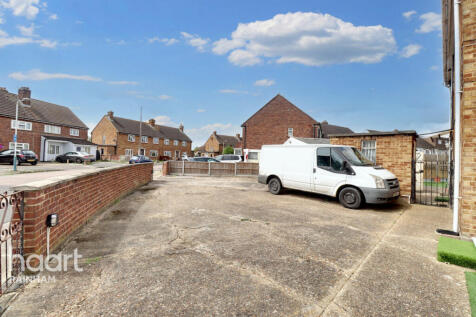 New Zealand Way, Rainham 3 bed end of terrace house for sale