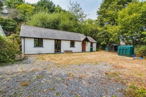 Cware Ffinant, Newcastle Emlyn 2 bed detached bungalow for sale