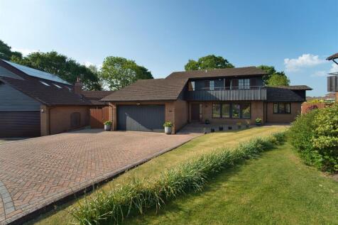 5 bedroom detached house for sale