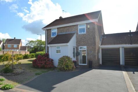 3 bedroom link detached house for sale