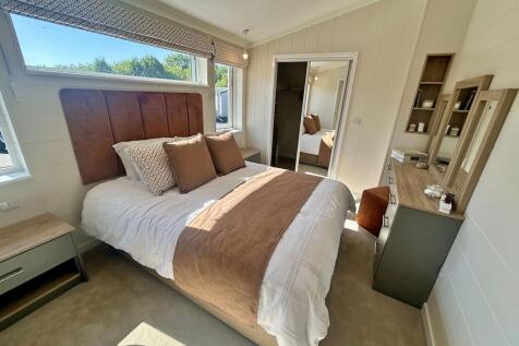2 bedroom lodge for sale