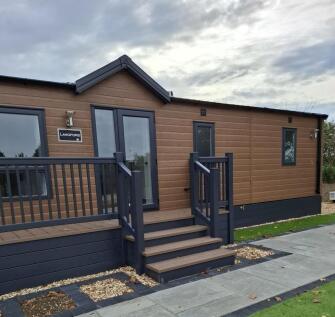 2 bedroom lodge for sale