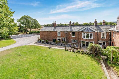 6 bedroom semi-detached house for sale