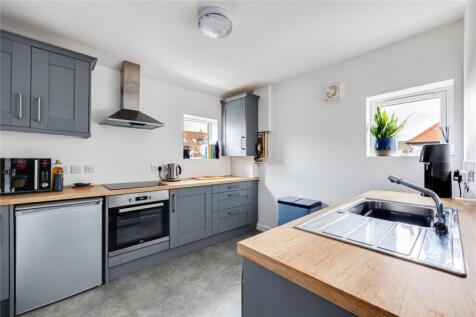 High Road, Cotton End, Bedford 2 bed apartment for sale