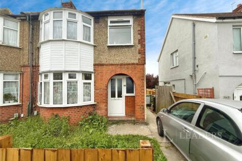 Chester Avenue, Luton, Bedfordshire 3 bed semi