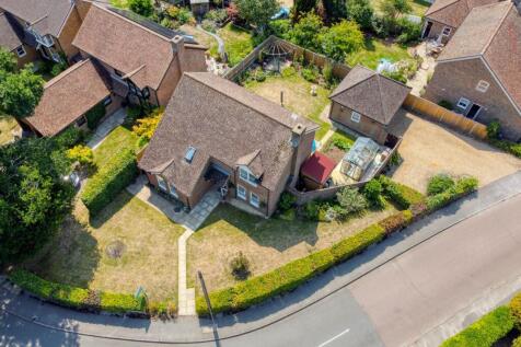 Sandy Lane, Wokingham RG41 4 bed detached house for sale