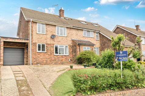 Lonsdale Drive, Gillingham ME8 4 bed semi