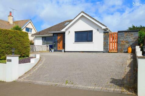 4 bedroom detached bungalow for sale