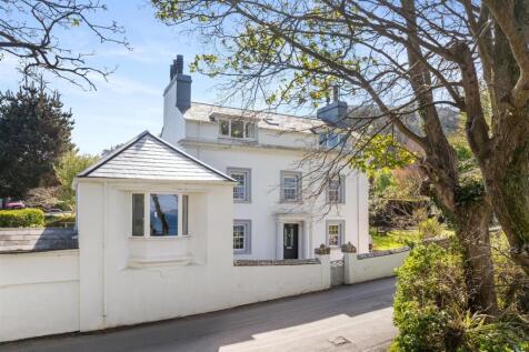 6 bedroom detached house for sale
