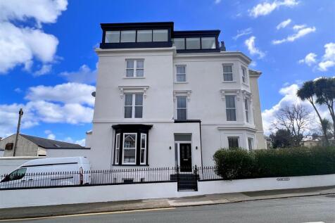 4 bedroom town house for sale