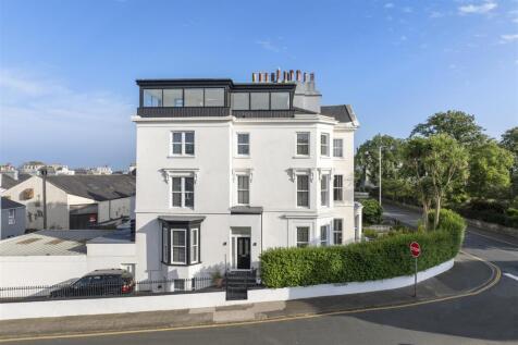 4 bedroom town house for sale