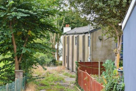 End of terrace house for sale