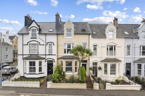 6 bedroom town house for sale