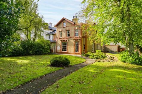 College Avenue, Liverpool L37 6 bed detached house for sale