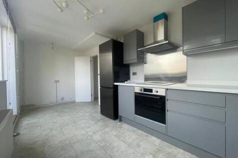 3 bedroom maisonette for sale