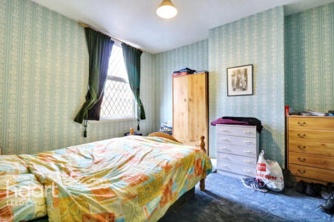 Clifton Grove, Leeds 3 bed end of terrace house for sale