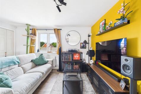 2 bedroom maisonette for sale