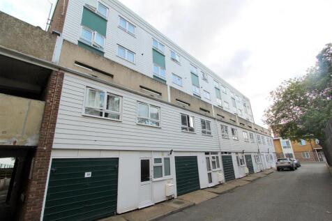 3 bedroom maisonette for sale