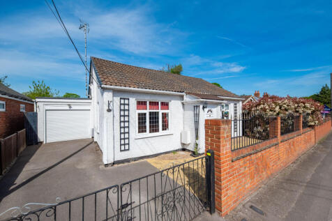 Yateley GU46 2 bed bungalow for sale
