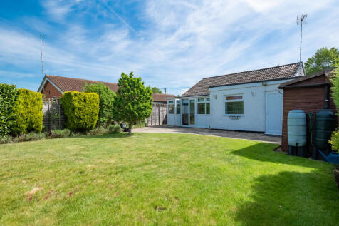 Yateley GU46 2 bed bungalow for sale