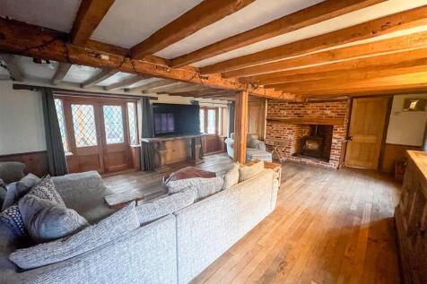 Queen Street, Great Oakley CO12 5 bed semi