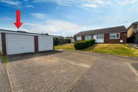 2 bedroom semi-detached bungalow for sale