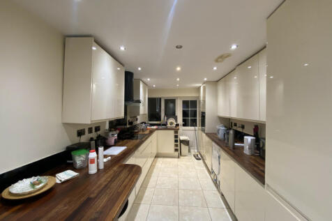 3 bedroom flat for sale