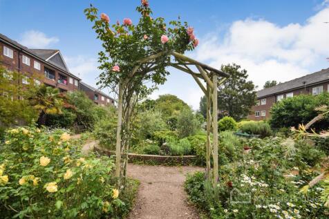 Ingram Crescent East, Hove 2 bed apartment for sale