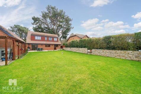 Springdale Road, Corfe Mullen, BH21 5 bed detached house for sale