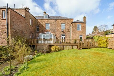 6 bedroom semi-detached house for sale