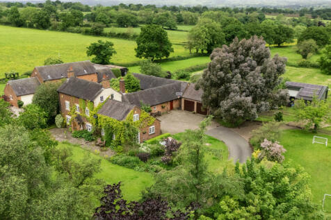 5 bedroom country house for sale